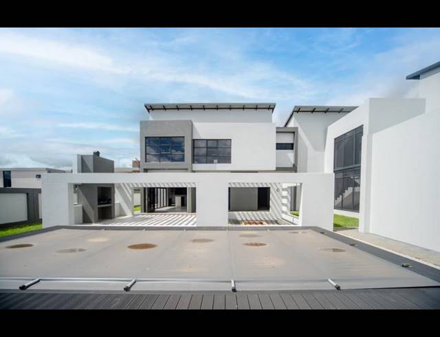 5 BEDROOM HOUSE FOR SALE IN SIX FOUNTAINS RESIDENTIAL ESTATE